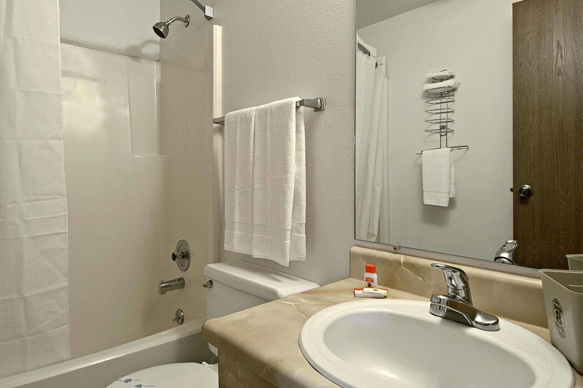 Super 8 By Wyndham Douglas Habitación foto